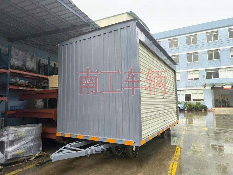 10吨箱式九游在线登录官网-九游online（中国）两侧带卷帘门 牵引雨篷拖车