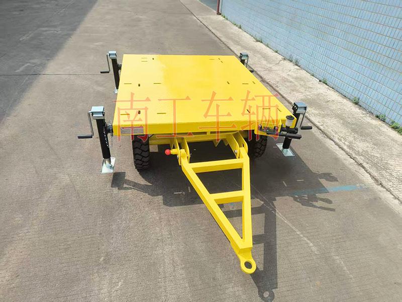 1.5吨轻型九游在线登录官网-九游online（中国）带折叠支腿