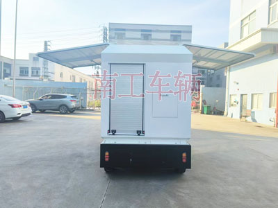 2吨电动九游在线登录官网-九游online（中国） 飞翼箱式工具拖车I.jpg